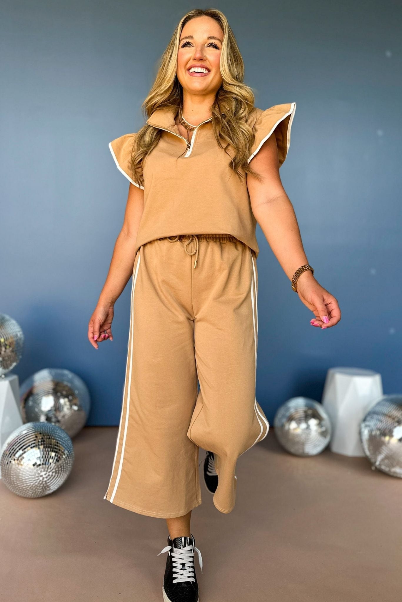 SSYS The Madison Set In Taupe And Ivory, elevated style, elevated set, matching set, must have set, must have travel, must have outfit, travel outfit, comfortable outfit, elevated outfit, mom style, shop style your senses by mallory fitzsimmons