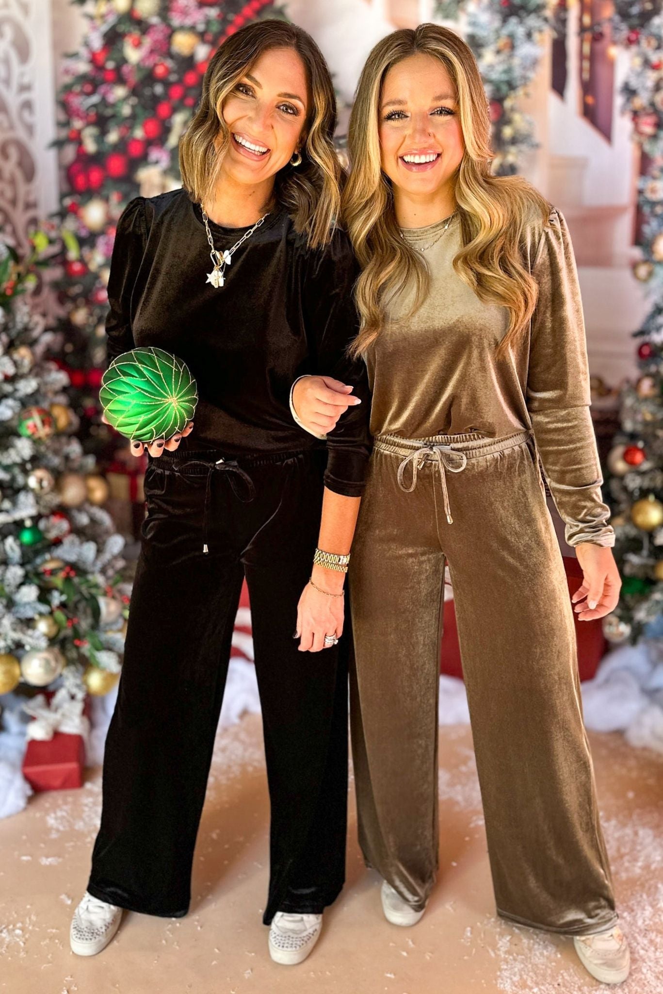 Load image into Gallery viewer, SSYS The Hannah Set In Champagne Velvet, must have set, must have style, must have holiday, elevated set, matching set, elevated style, elevated holiday, holiday fashion, holiday set, mom style, holiday style, shop style your senses by mallory fitzsimmons
