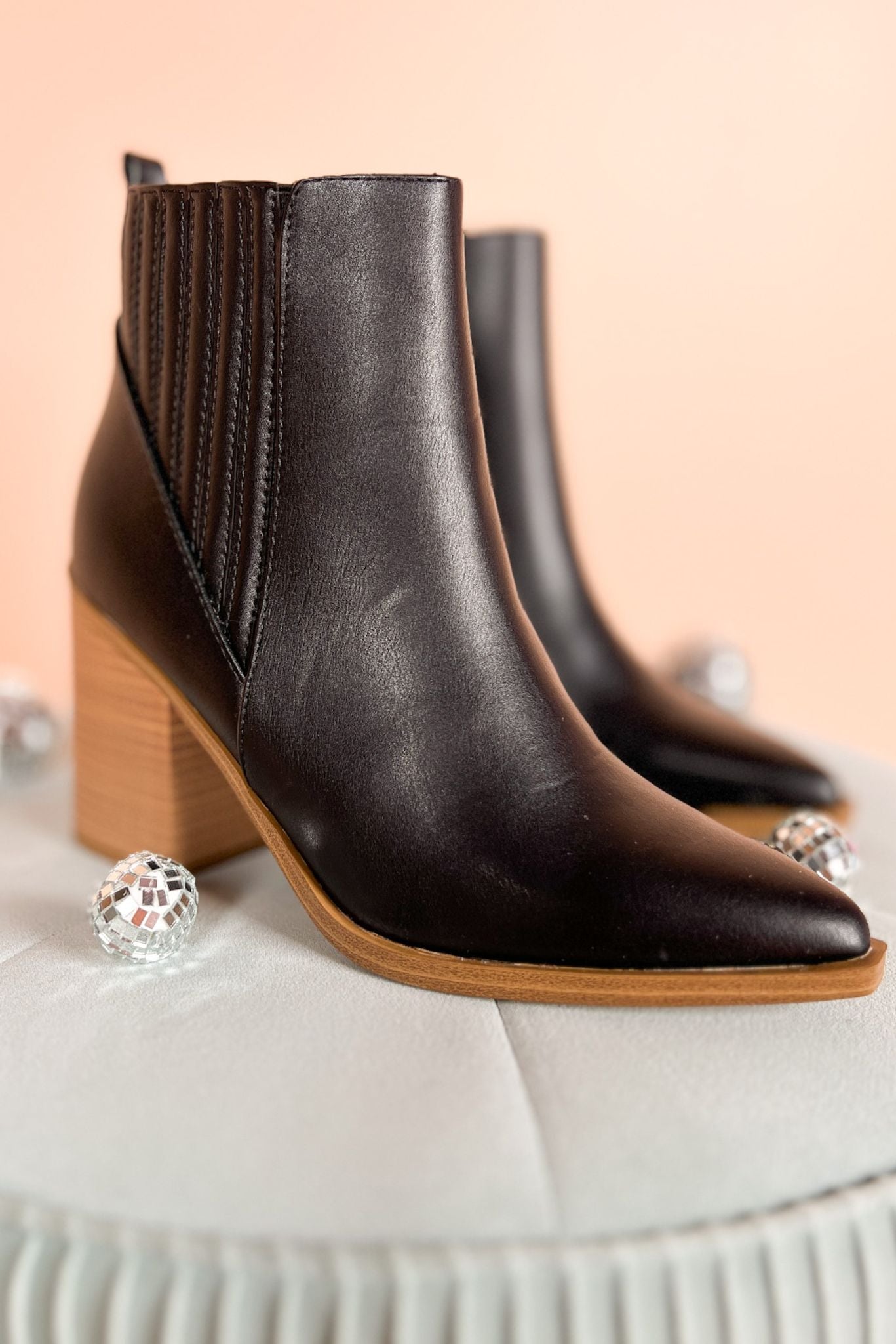  Black Pointed Toe Block Heel Booties, must have bootie, elebated bootie, fall bootie, fall shoes, mom style, shop style your senses by mallory fitzsimmons