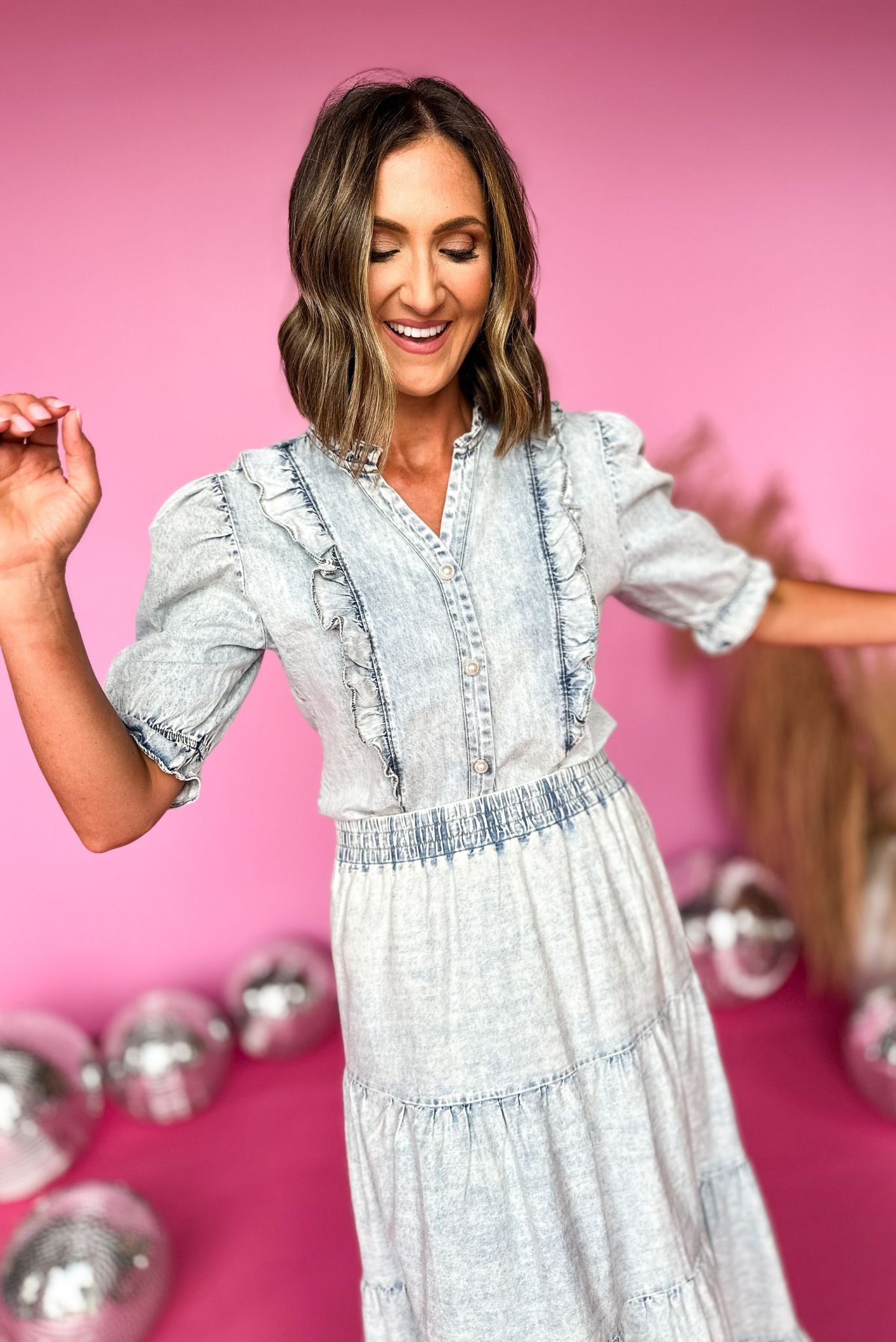 SSYS Acid Wash Chambray Puff Sleeve Ruffle Hem Top, chambray top, SSYS, elevated style, mom style, shop style your senses by mallory fitzsimmons