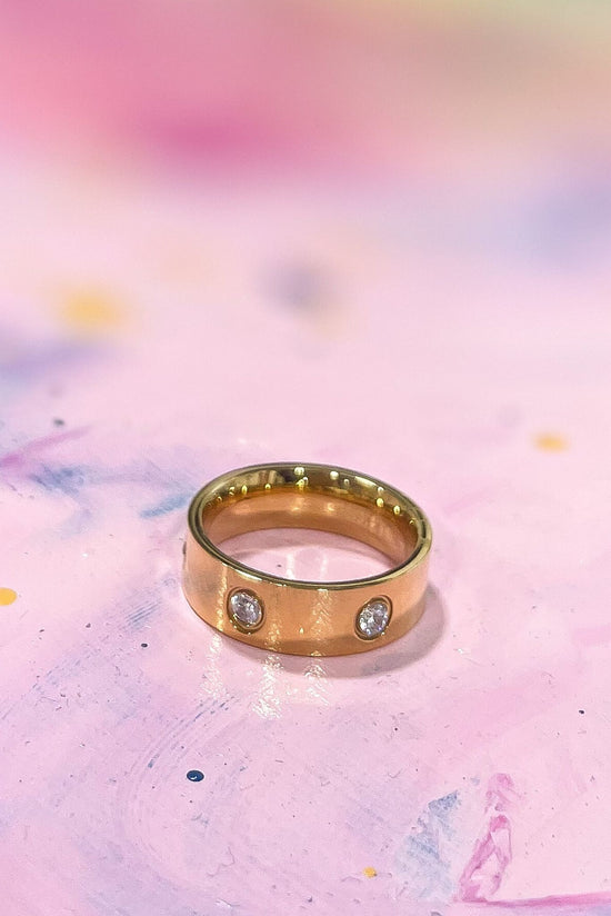 Load image into Gallery viewer, Gold Circle Rhinestone Ring
