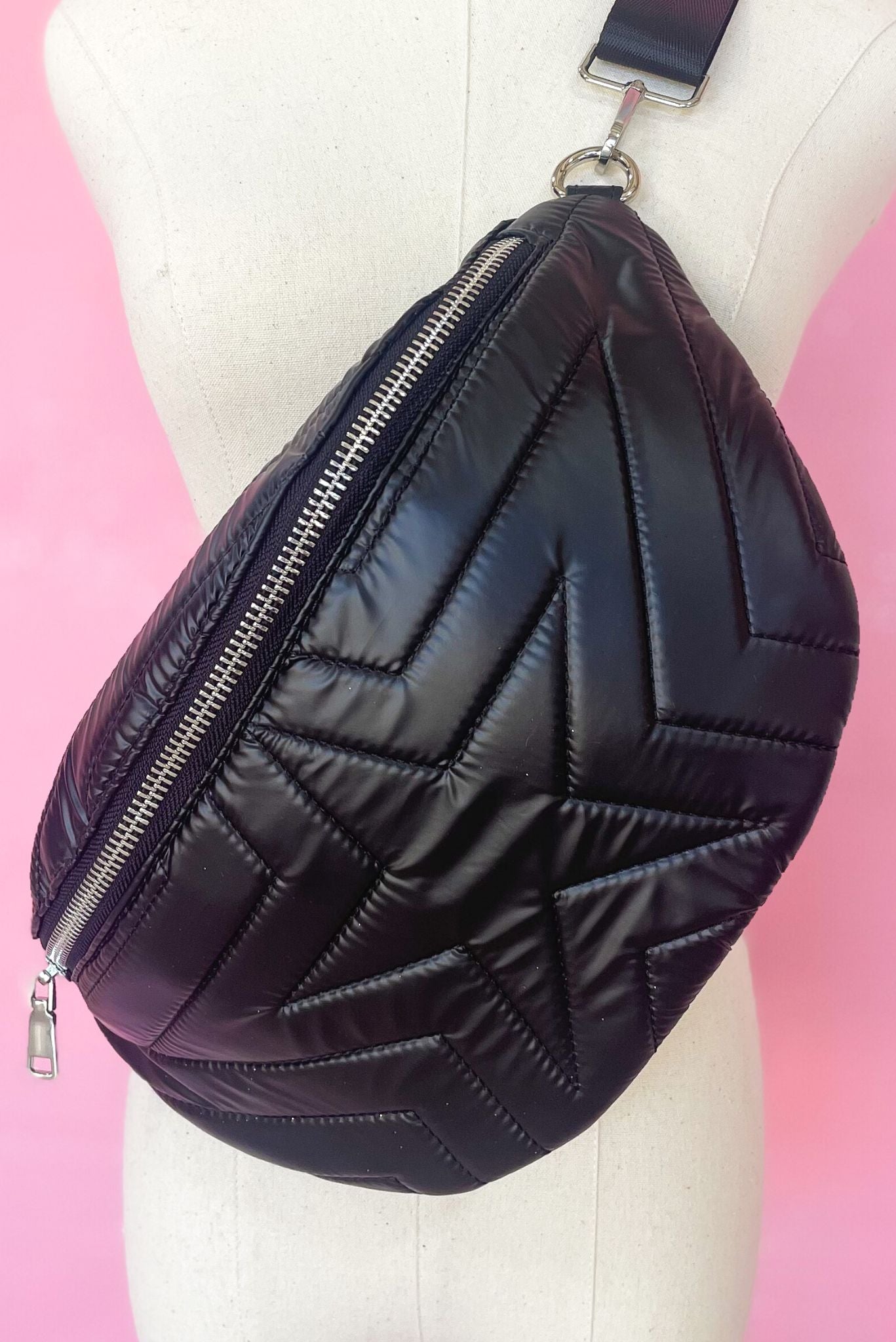 black Quilted Star Nylon Fanny Pack, fall fashion, must have, on the go, mom style, everyday wear, shop style your senses by mallory fitzsimmons