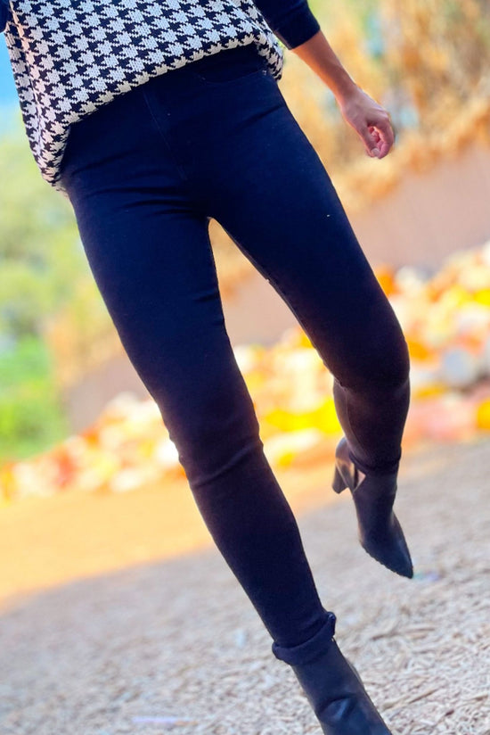 black high rise classic skinny jeans, feels like fall collection, fall denim, trendy outfits, shop style your senses by mallory fitzsimmons