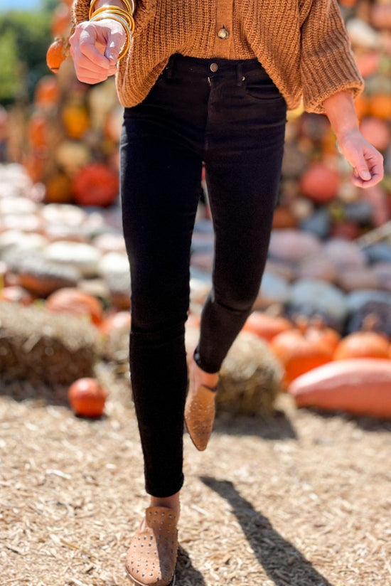 Load image into Gallery viewer, black high rise classic skinny jeans, feels like fall collection, fall denim, trendy outfits, shop style your senses by mallory fitzsimmons
