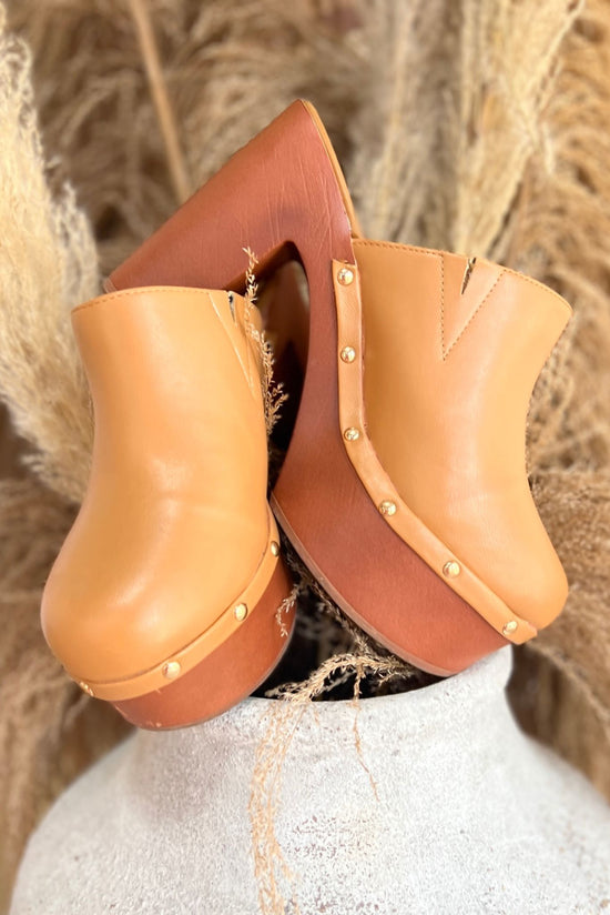 Load image into Gallery viewer, Tan Platform Gold Studded Mules *FINAL SALE*
